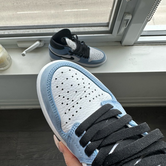 NIKE | Air Jordan 1 Retro High OG “University Blue” - Picture 5 of 12